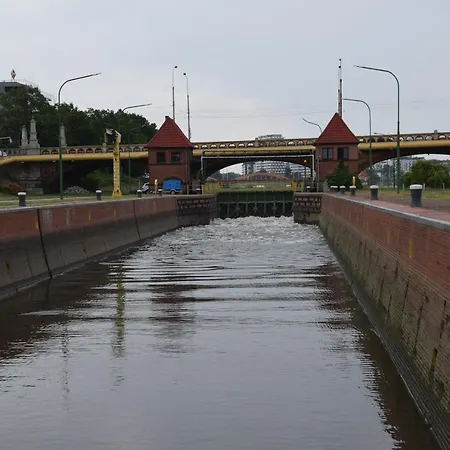 Lemuria Houseboat - Plywajacy Na Wodzie Hotel en barco Breslavia