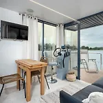 Lemuria Houseboat - Plywajacy Na Wodzie Båthotell *