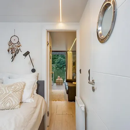 Lemuria Houseboat - Plywajacy Na Wodzie Ботель