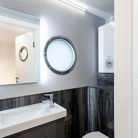 Lemuria Houseboat - Plywajacy Na Wodzie Ботель