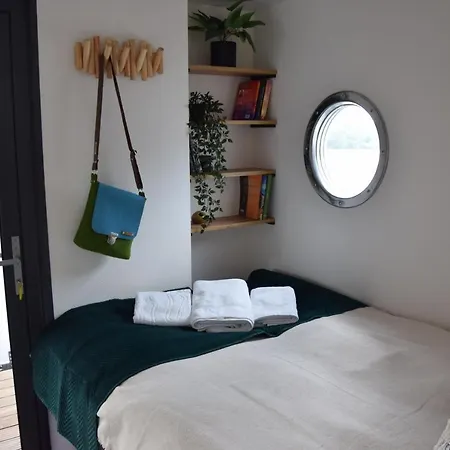 Ботель Lemuria Houseboat - Plywajacy Na Wodzie *