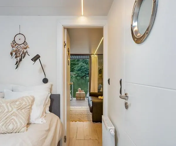 Lemuria Houseboat - Plywajacy Na Wodzie 보트호텔